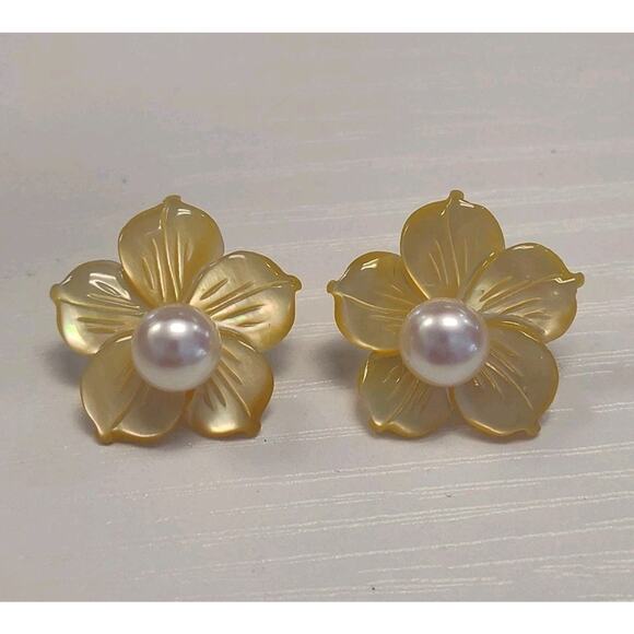 Yellow Mother of Pearl Flower Jackets & 7mm Pearl Stud Earrings Silver Posts GSJ - Picture 1 of 7